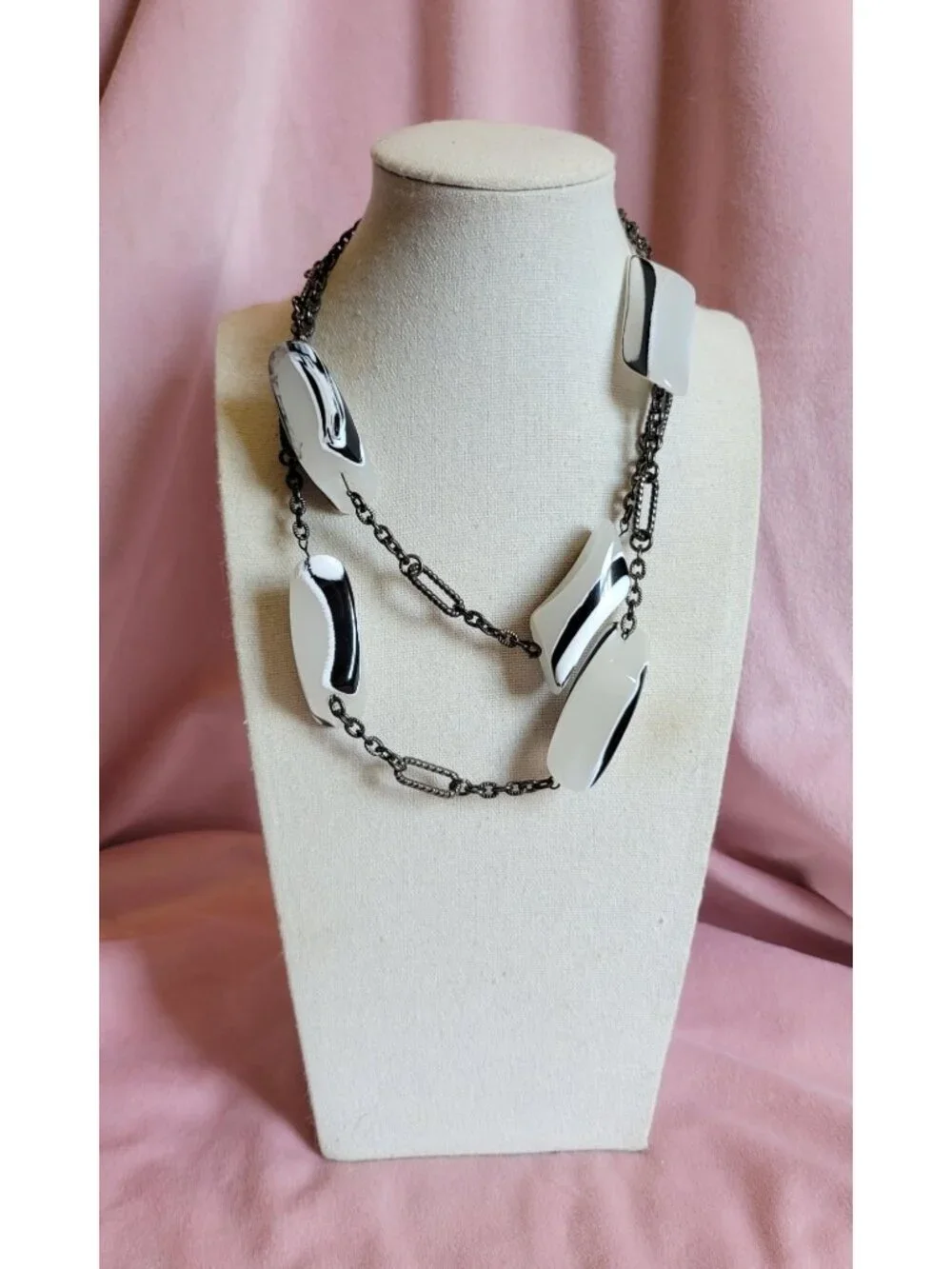 Vintage Look Black White Long Chain Cool Funky Costume Jewelry Necklace N1F